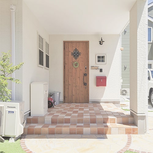 里村工務店の施工例 ハンモックのあるリビングでくつろぐ夫婦